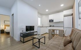 Avila Calle, Precioso Estudio En Santiago Bernabeu-Estrecho En Segundo Piso Sin Ascensor